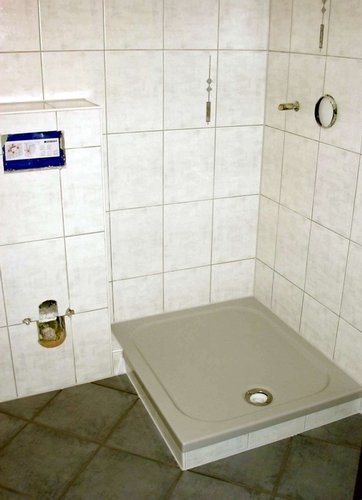Badezimmer mit Fliesen